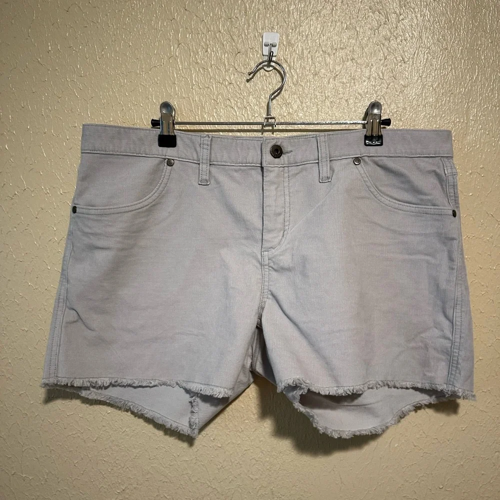 Carve Designs Oahu Corduroy shorts Size 12 Light Grey‎